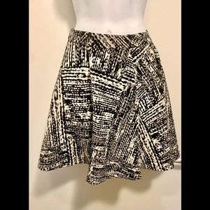 Zara Basic black and white print skirt with pockets